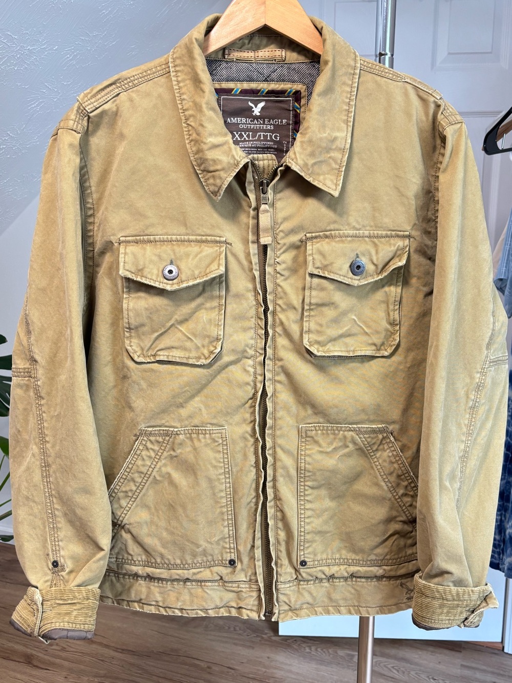 American Eagle khaki barn coat, heavy and lined. Size XXL